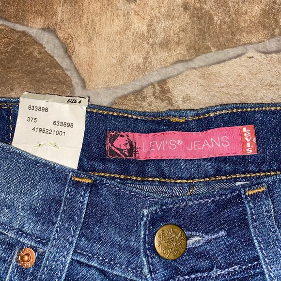 NWT Y2k Vintage Levi's Cropped Mom Jeans, Medium Blue Denim Wash, Size 26 - Picture 10 of 10